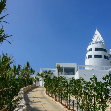 日本冲绳县本部町冲绳美丽海水族馆+美国村+古宇利岛+万座毛+濑底海滩+濑长岛5日4晚拼小团