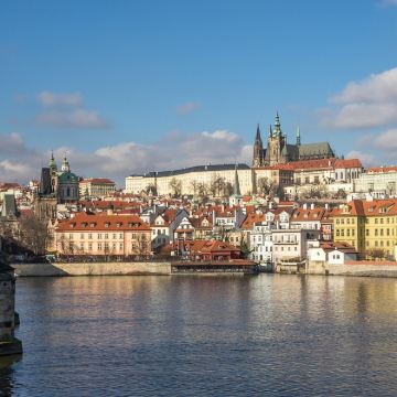 卢塞恩+维也纳+奥地利阿尔卑斯山+法兰克福+布拉格+布达佩斯6日5晚跟团游