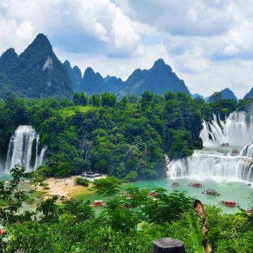 广西南宁+崇左+德天跨国瀑布景区+通灵大峡谷4日3晚跟团游