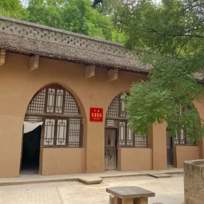 西安+延安+咸阳+华山7日6晚跟团游