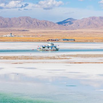 青海西宁+青海湖景区+鸣沙山月牙泉+敦煌+张掖七彩丹霞旅游景区+嘉峪关关城8日7晚私家团