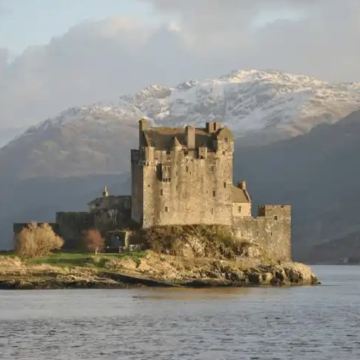 英国苏格兰+洛蒙德湖+格伦科峡谷+格伦菲南高架桥+爱莲·朵娜城堡+尼斯湖游船7日6晚拼小团