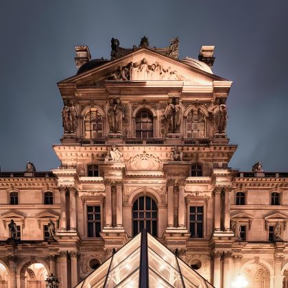 法国巴黎9日8晚私家团