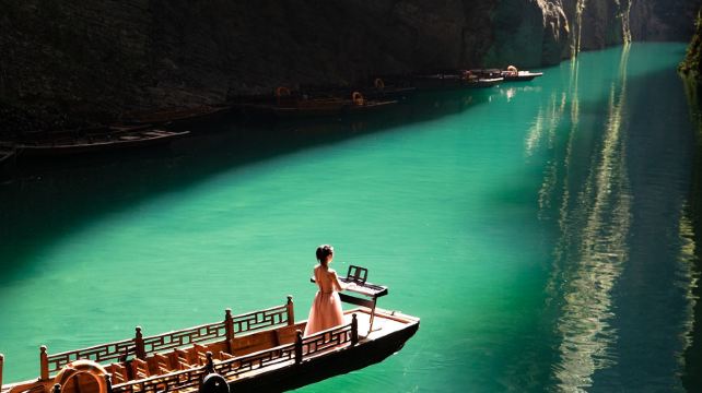 恩施市+神农架+武当山风景区+武汉7日6晚跟团游·五一大促+湖北全景+16人超V小团+经典环线游+不走回头路+四大5A招牌景点+专车接送