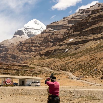 拉萨+阿里+珠峰大本营+冈仁波齐+纳木措景区9日8晚私家团