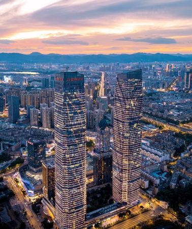 5D4N • Kunming: Stone Forest Karst + Jiuxiang Caves + Western Hills Longmen + Yunnan Nationalities Village + Haigeng Dam + Dounan Flower Market