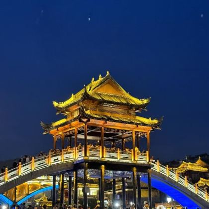 张家界+天门山+湘西+凤凰古城3日2晚跟团游