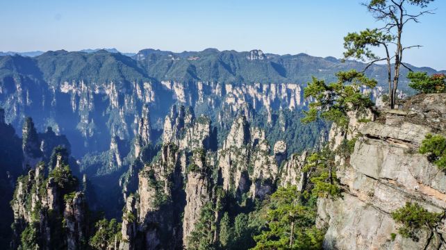 6-Day Scenic Hunan Group Tour·Zhangjiajie National Park, Glass Bridge & Tianmen Highlights