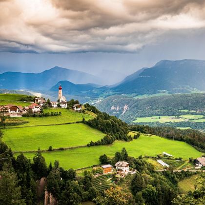 奥地利+匈牙利+塞尔维亚+波黑+黑山+克罗地亚+斯洛文尼亚15日跟团游