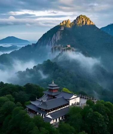 5日4晚 • 安徽5天團 · 黃山‧禪心九華聖境 黃山、九華山升級純玩高鐵團 黃山(北海、西海景區)住宿1晚黃山山上、屯溪老街、九華山大願文化園、九華山景區、百歲宮