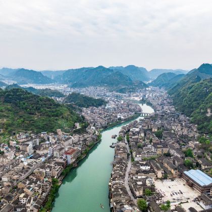 贵州贵阳+梵净山+黄果树景区+镇远古城+西江千户苗寨+荔波小七孔景区5日4晚跟团游