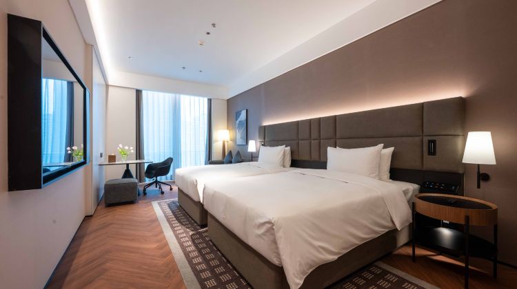 4D3N · Group Tours · In-Depth City Discovery Tour of Chongqing: Chongqing+ Zoo + Two River Night Cruise+ Yangtze River Cableway + Hongya Cave 