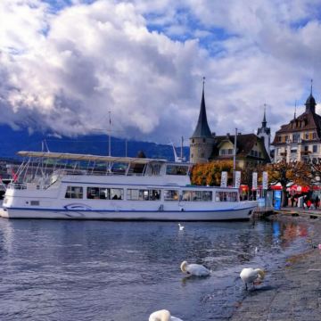 日内瓦+蒙特勒+伯尔尼+施皮茨+因特拉肯+少女峰+卢塞恩+苏黎世11日10晚拼小团