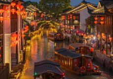 苏州+周庄3日2晚跟团游·【携程自营】纯玩0自费【5A古镇周庄+山塘街双夜游】赠~【寺内撞钟 抄经体验 船游古运河】住~【连住2晚5钻酒店 55元寺内素斋】热门~『苏州博物馆 5A拙政园 古刹寒山寺 枫桥故事』B线虎丘精讲
