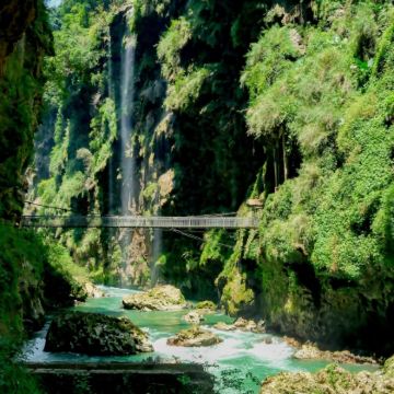 贵阳+乌蒙大草原+万峰林景区+马岭河峡谷景区+黄果树景区7日6晚私家团