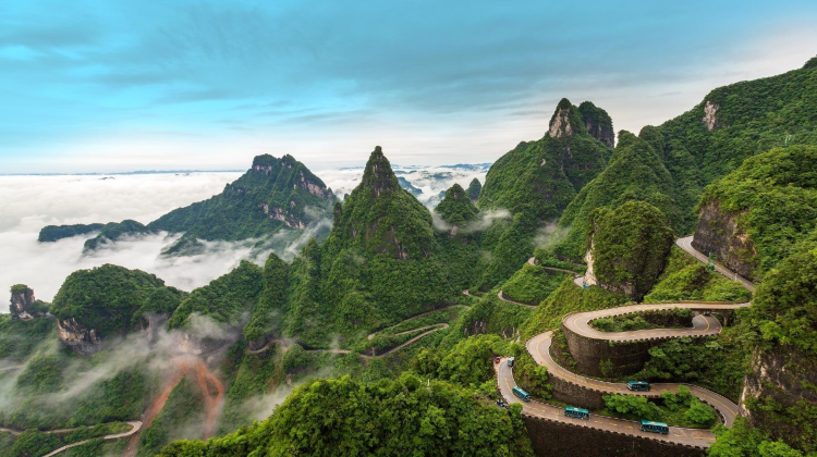 4-Day Scenic Zhangjiajie Group Tour·National Forest Peaks & Tianmen Skywalk