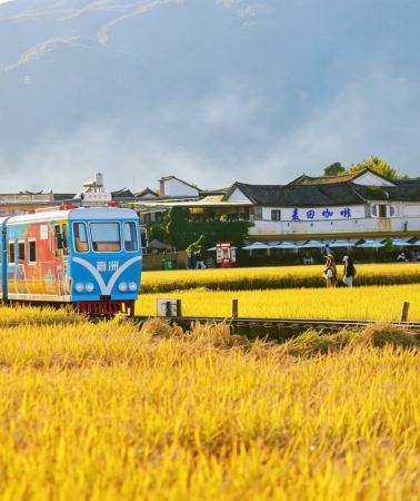10天9晚 • 動車返回昆明｜雲南昆明＋大理市＋麗江＋香格里拉＋瀘沽湖＋玉龍雪山＋虎跳峽＆洱海私人遊艇＆民族換裝旅拍