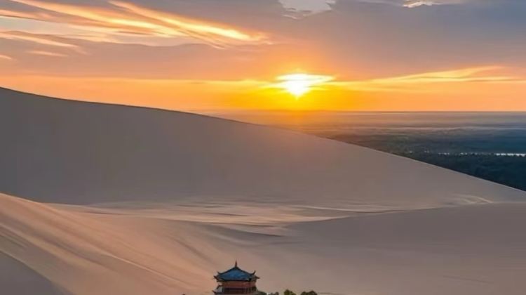 5-Day Private Tours: Dunhuang, Mingsha Mountain Crescent Spring, Yulin Grottoes, Yang Pass, Yumen Pass, and Dunhuang Yardang National Geopark | Complimentary Children's Tickets to the Mogao Grottoes and A-class Ticket·  