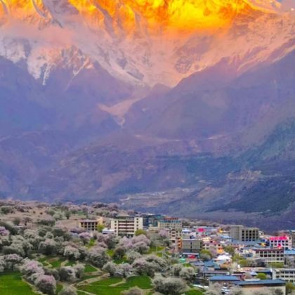 西藏拉萨+布达拉宫+雅鲁藏布大峡谷+珠峰大本营+羊卓雍错+纳木措景区9日8晚跟团游