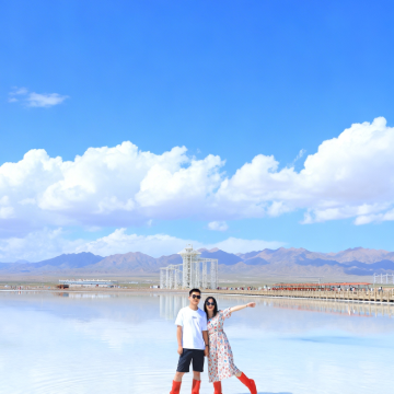 青海湖景区+茶卡盐湖+卓尔山+张掖七彩丹霞旅游景区5日4晚自由行