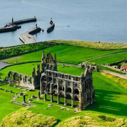 英国约克+Rievaulx Abbey+惠特比修道院+喷泉修道院+霍沃思+纳尔斯伯勒7日6晚拼小团