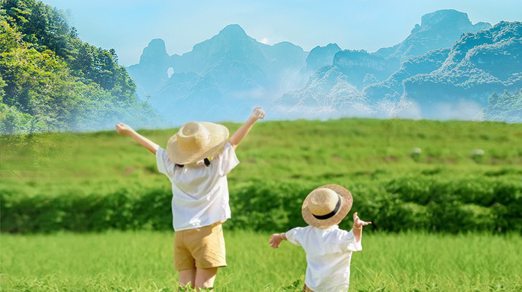 张家界+天门山+湘西+凤凰5日4晚跟团游·6人轻奢纯玩团｜重磅升级森林公园全线环保车VIP优先通道〓赠杨家界索道往返+宝峰湖游船+山顶观日出+无人机航拍+苗服换装+凤凰江景民宿+商务保姆车｜张家界全景
