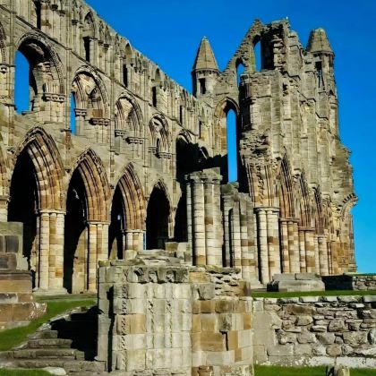 英国约克+Rievaulx Abbey+惠特比修道院+喷泉修道院+霍沃思+纳尔斯伯勒7日6晚私家团