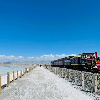 青海湖+茶卡盐湖+张掖七彩丹霞旅游景区+卓尔山5日4晚拼小团