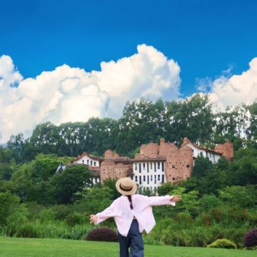 昆明+弥勒+普者黑景区+建水+抚仙湖5日4晚自由行