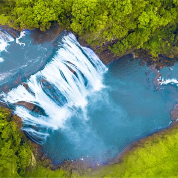 贵州贵阳+黄果树景区+西江千户苗寨+梵净山+荔波小七孔景区+镇远古城+十二背后·地下河谷景区+桐梓小西湖8日7晚私家团
