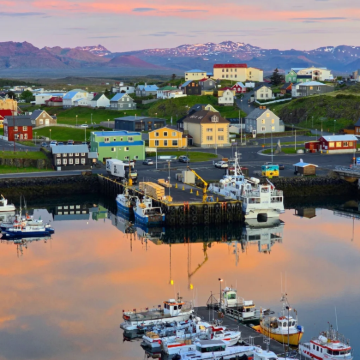 冰岛雷克雅未克+黄金旅游圈+蓝湖+米湖+阿克雷里11日10晚拼小团