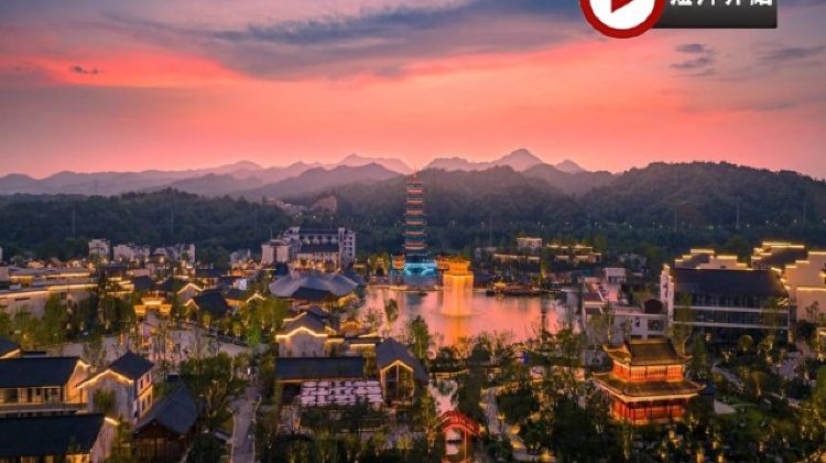5日4晚 · 旅行團 · 大美江西精華遊(南昌、景德鎮、婺源、上饒)5天純玩高鐵團  《世界自然遺產》龍虎山~竹筏漂流瀘溪河、超美夜色小鎮~婺女洲、福地靈山(包雙程索道+江西首條山頂手扶電梯)、中國最美鄉村~篁嶺·世界自然遺產+龍虎山+竹筏漂流瀘溪河+超美夜色小鎮+婺女洲+福地靈山(包雙程索道+江西首條山頂手扶電梯)+中國最美鄉村+篁嶺+古窯民俗博覽區+海昏侯國遺址公園+滕王閣北園+萬壽宮歷史文化街區