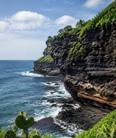 7D6N • Exclusive holiday itinerary: Coastal Beihai, 180° island loop tour of Volcanic Weizhou Island, Detian Transnational Waterfall, boat cruise at Dongnayuwu Bay