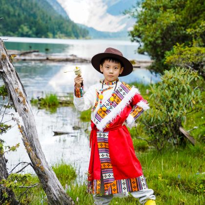 亲近自然·西藏林芝7日亲子营丨3种视角邂逅南迦巴瓦/雪山下午茶+巴松措入住松赞林卡/包船环湖游览+新措秘境轻徒步/湖边野餐/藏服美拍/UTV越野穿越+雅鲁藏布大峡谷徒步自然课堂+鲁朗马背旅行！