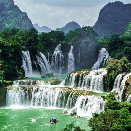 广西南宁+德天跨国瀑布景区+明仕田园+北海+涠洲岛+漓江四星游船+龙脊梯田8日7晚自由行