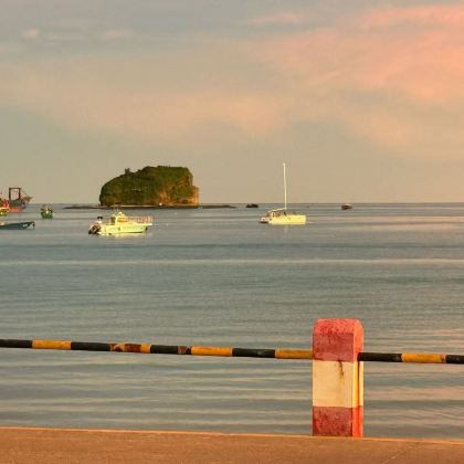 广西南宁+德天跨国瀑布景区+东兴+北海+涠洲岛+桂林9日8晚拼小团