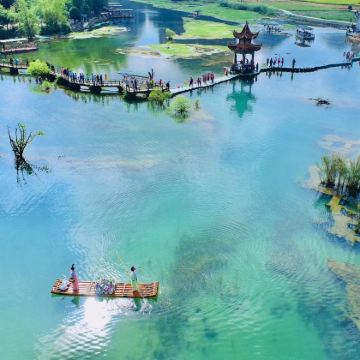 广西南宁+巴马+德天跨国瀑布景区+明仕田园+北海+涠洲岛8日7晚跟团游