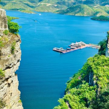 易县易水湖景区+白石山世界地质公园+恋乡太行水镇2日1晚跟团游