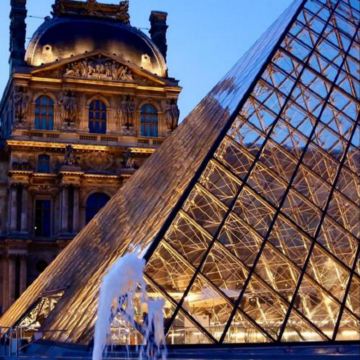 巴黎+凡尔赛宫+巴黎圣母院+卢浮宫+塞纳河游船+埃菲尔铁塔+凯旋门+香榭丽舍大街+枫丹白露宫+兰斯+泰廷爵香槟酒庄7日6晚拼小团