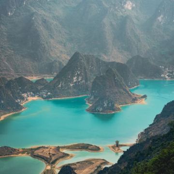 广西南宁+德天跨国瀑布景区+古龙山大峡谷+鹅泉+巴马+三门海+浩坤湖6日5晚私家团