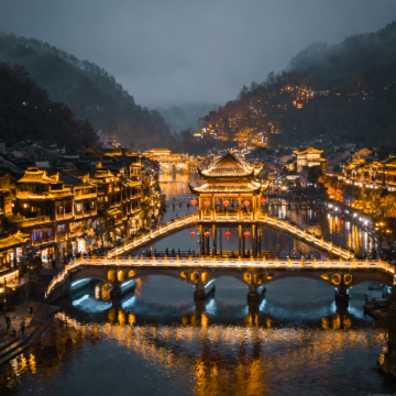 张家界+天门山+湘西+凤凰5日4晚跟团游