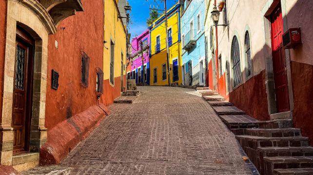 <9天>【16人中文團 · 墨西哥殖民小鎮漫遊】坎昆進墨城出+優選型坎昆沙灘全包酒店·含內陸段單程機票+瓜納華託+聖米格爾+坎昆+瓜達盧佩聖母大教堂+日月金字塔+霍奇米爾科+奇琴伊察+1日自由行(可選粉紅湖/圖倫/女人島)