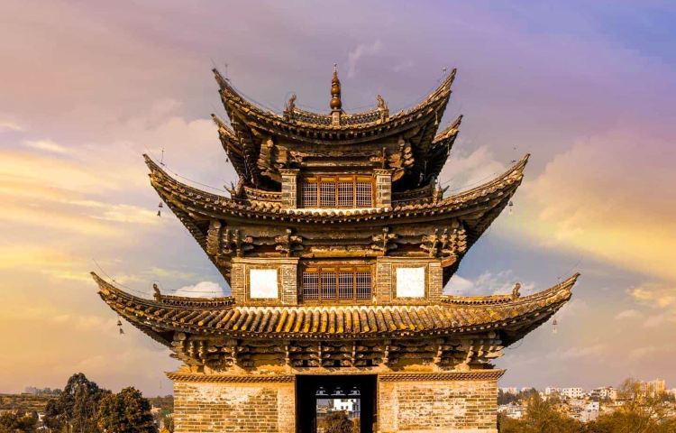 6-day 5-night · Private tours · Kunming + Jianshui + Yuanyang + Puzhehei Scenic Area + Fuxian Lake · Southeast Yunnan Viewing: Discover the Terraced Fields. Activities include a willow leaf boat ride, exploring secluded Qingqiu, Visual Yunnan experiences, terraced fields photography, and visiting Fuxian Lake. Enjoy cross-bridge rice noodles. Accommodation options include local 4-diamond hotels with flexible room type selections.