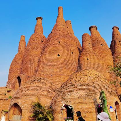 昆明+抚仙湖+建水+元阳+蒙自+普者黑景区+弥勒+石林6日5晚拼小团