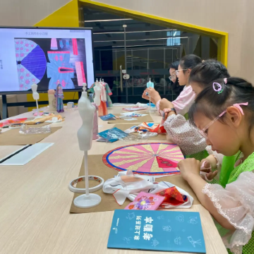 博物馆讲解·上海世界技能博物馆非遗民俗3小时亲子营·技能展厅参观+非遗服饰小课堂+非遗服饰设计制作