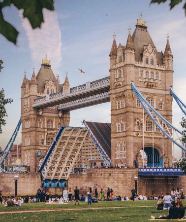 9D8N • United Kingdom + London + Cambridge + Oxford + Windsor + Edinburgh + York + Lake Windermere + Liverpool