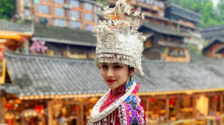 张家界+天门山+韶山旅游区+长沙5日4晚私家团·3大快速通道·双5A公园+文史导游1V1深度讲解双伟人故里+必乘景交全含『4钻口碑酒店：君宜庭院』袁家界+天门山7455米索道+玻璃栈道|4-5人升级GL8·赠：无人机航拍