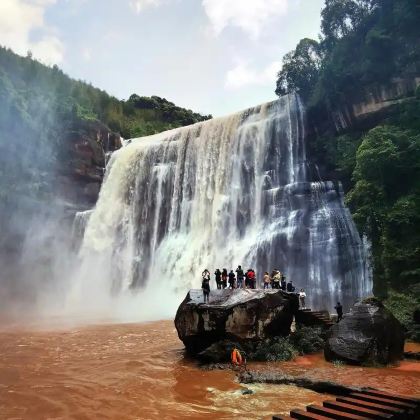 遵义+赤水丹霞+织金洞+万峰林景区6日5晚拼小团