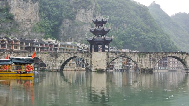 9-Day Guangxi and Guizhou Highlights Private Tour·Guilin, Yangshuo, Guiyang, Anshun, Kaili, Zhenyuan and Tongren丨Li River Cruise, Elephant Trunk Hill, Miao Village and Mount Fanjing