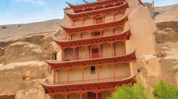 4日3晚 · 旅行团 · 圆梦敦煌丨敦煌经典全览 敦煌莫高窟+鸣沙山月牙泉+雅丹地质公园丨 1 人含导「接送机除外」·封顶 12 人团+提前30天下单莫高窟享 A 票+打卡雅丹地质公园+ 阳関+玉门关+真纯玩